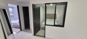 3 chambres, fer et planche à repasser, Wi-Fi, draps fournis