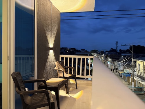 SPACIOUS AND LUXURIOUS APARTASUITE IN THE CENTER OF THE CITY