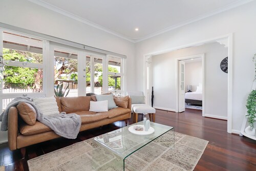 Guildford Cottage | Swan BnB Management