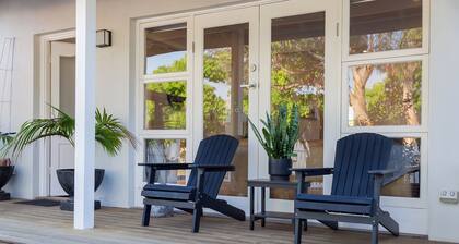 Guildford Cottage by Swan BnB Management