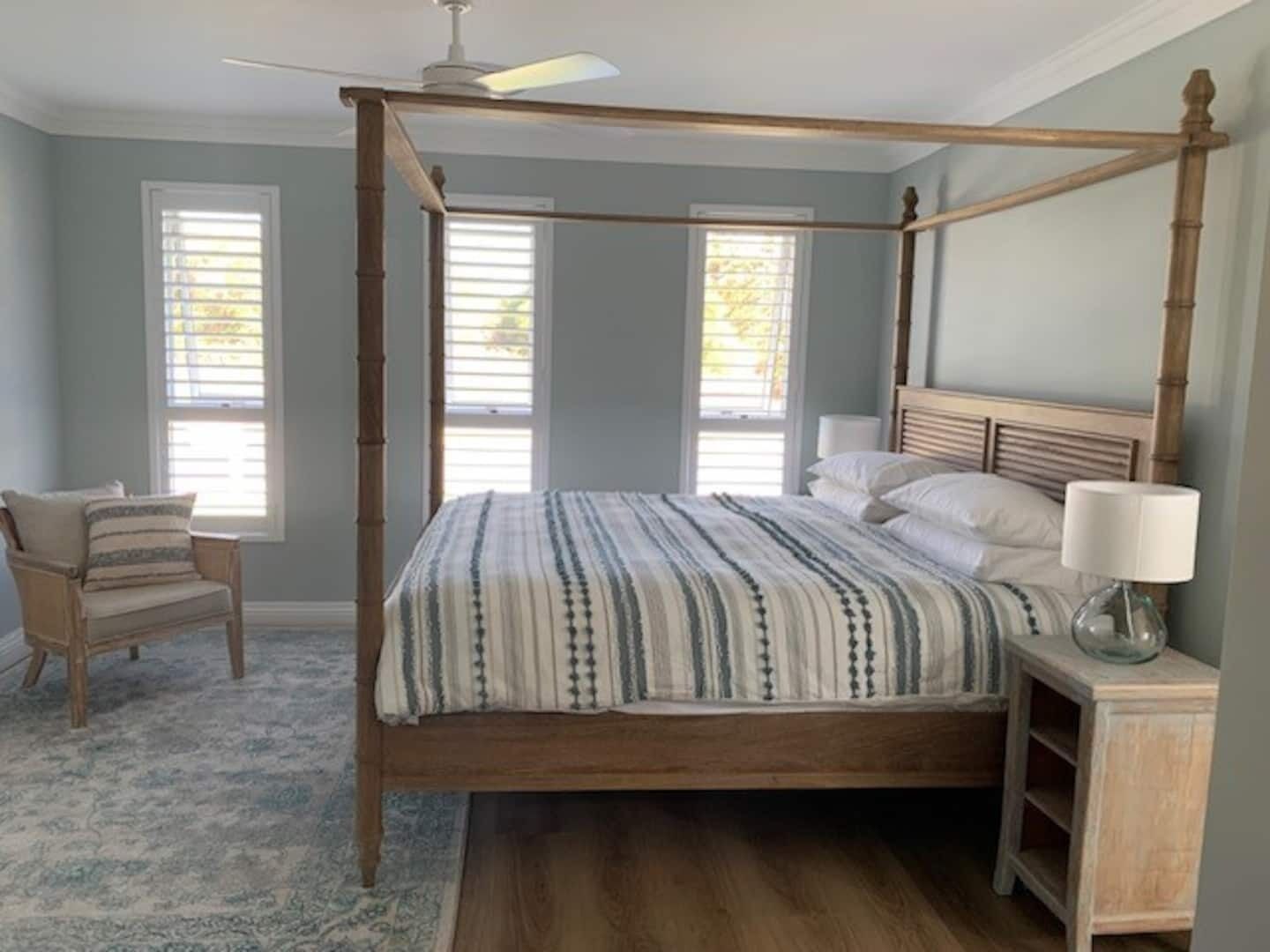 4 slaapkamers, een strijkplank/strijkijzer, gratis wifi, beddengoed