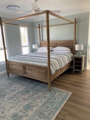 4 bedrooms, iron/ironing board, free WiFi, bed sheets