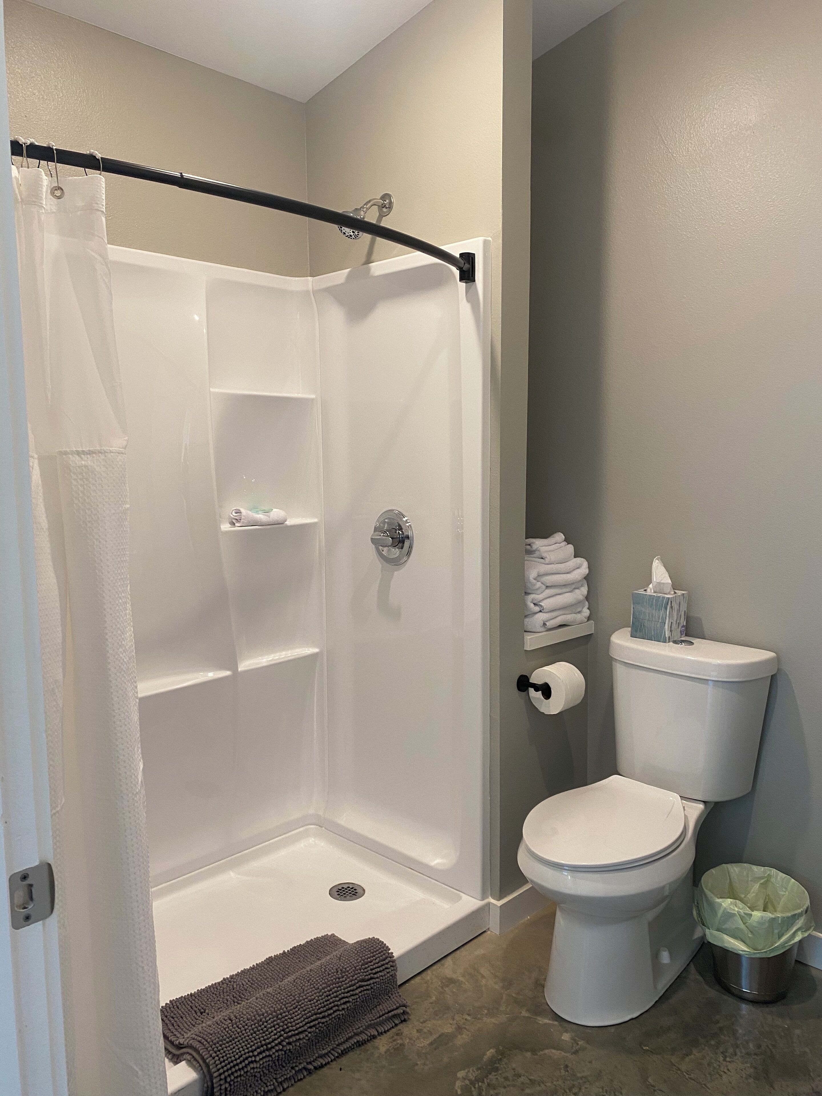 Bruser, hårtørrer, håndklæder, Sæbe