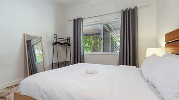 2 slaapkamers, een strijkplank/strijkijzer, gratis wifi, beddengoed