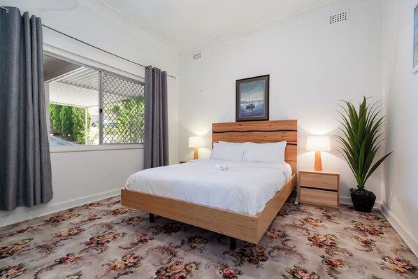 2 bedrooms, iron/ironing board, free WiFi, bed sheets