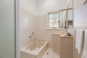 ヘアドライヤー、タオル