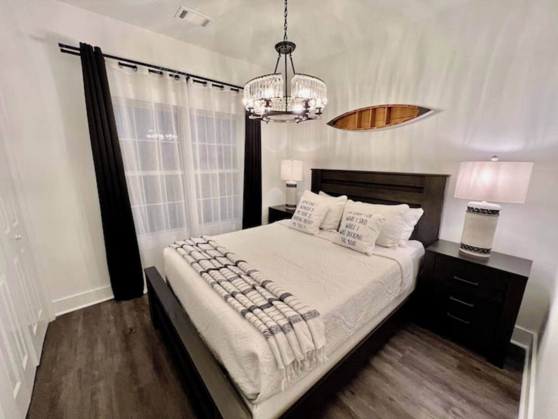 2 habitaciones, tabla de planchar con plancha, internet y ropa de cama 