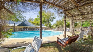Pool - Creek View Premier King (Comfort)