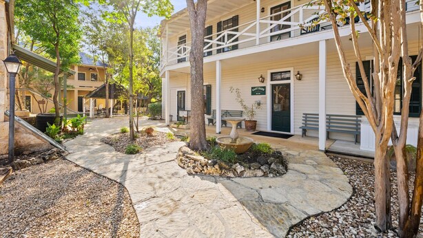 Exterior - Creek View Premier King (Comfort)