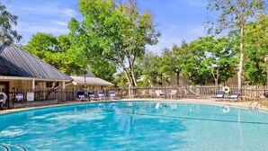 Pool - Creek View Premier King (Comfort)