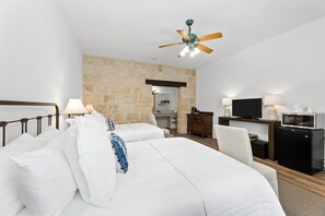 1 bedroom - Room with Two Queen Beds, microwave, mini-fridge, gas fireplace and porch (Comfort)