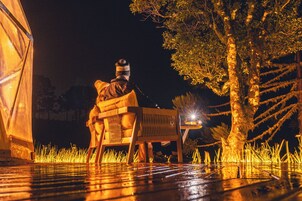 Una televisión de pantalla plana