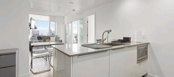 Cozy 3-bedroom condo with WiFi, fitness room in welcoming Kitchener