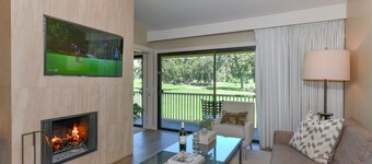 Napa Golf Course Condo - 2 King Suites + En-Suite Baths - Perfect for 2 couples