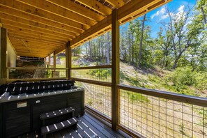 Outdoor spa tub - Pool Me Once #390 (Sevierville)