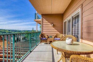 Condo, Multiple Beds (Jenny's Jewel #2004) | Outdoor dining