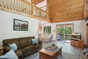 Cabane, plusieurs lits (Virgil's Retreat #263) | Coin séjour