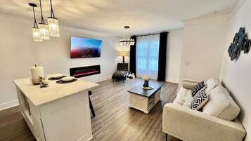 TV, lareira