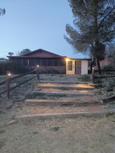 Sonoran desert get away charming 1930's adobe house, screened porch, in Oracle