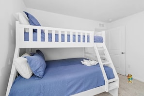 3 bedrooms, iron/ironing board, travel cot, WiFi - Spacious House with Garden | Ideal for Long Stays (Spring Hill)