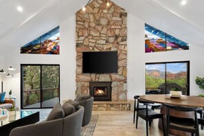 Interior - Onyx on the Creek, Panoramic Red Rock Views (Sedona)