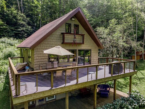 Ellicottville Chalet with beautiful storybook creek
