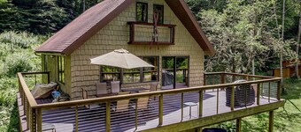 Ellicottville Chalet with beautiful storybook creek