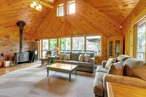 Interior - Ellicottville Chalet with beautiful storybook creek (Ellicottville)