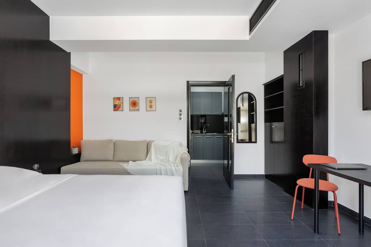 In-room safe, blackout drapes, soundproofing