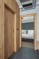 Caja de seguridad en la habitación y cortinas blackout 