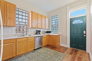 Fridge, microwave, oven, stovetop - Lovely 2 bedroom Town Home - Close To It All! (Indianapolis)