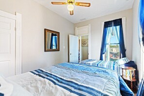 2 chambres, fer et planche à repasser, Wi-Fi gratuit, draps fournis