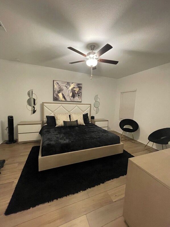 4 habitaciones, escritorio, tabla de planchar con plancha y wifi gratis 