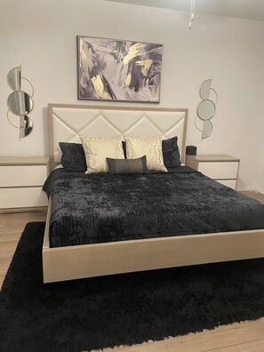 4 bedrooms, desk, iron/ironing board, free WiFi