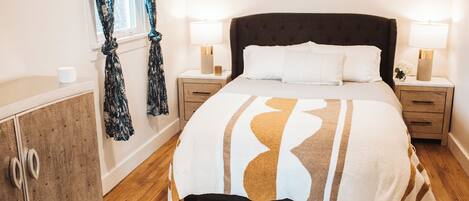 5 bedrooms, desk, iron/ironing board, WiFi