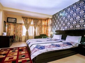 Deluxe Room, Balcony, City View | Desk, laptop workspace, free WiFi - Amador Suites Lekki (Lekki)