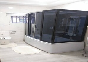 Deluxe Room, Balcony, City View | Bathroom | Free toiletries, towels, soap, shampoo - Amador Suites Lekki (Lekki)