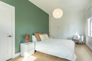 2 habitaciones, escritorio, tabla de planchar con plancha y wifi 