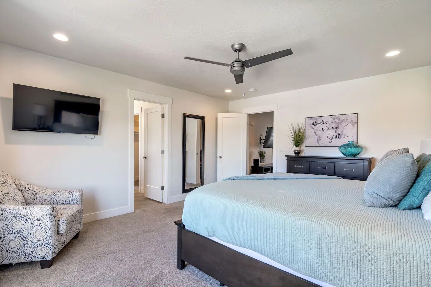 3 bedrooms, iron/ironing board, WiFi, bed sheets