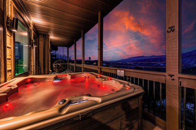 Luxury Mountain Escape: Panoramic Views, Indoor Pool, Hot Tub, Games