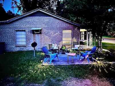 Lottie Mae’s Place has a warm cozy homely vibe. 2 minutes from town