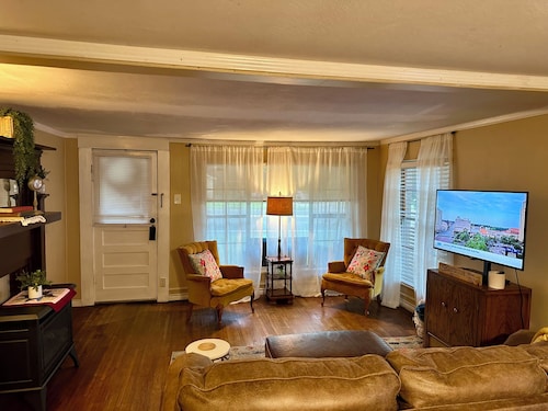 Lottie Mae’s Place has a warm cozy homely vibe. 2 minutes from town