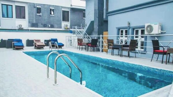 Swim-up bar - DeGrosvenor Hotel and Suites Lagos (Lagos)