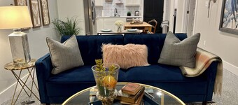 Country Chic 1 BR apartment on 2 acres w/charming historic patio in serene Azle