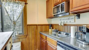 Microwave, coffee/tea maker, toaster