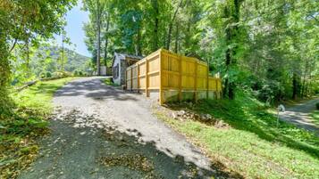 المنطقة المحيطة بالمنشأة