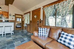 Smart TV, fireplace, table tennis