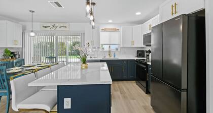 Incredible 4-bedroom home in Tequesta FL with AC, WiFi and absolute comfort.