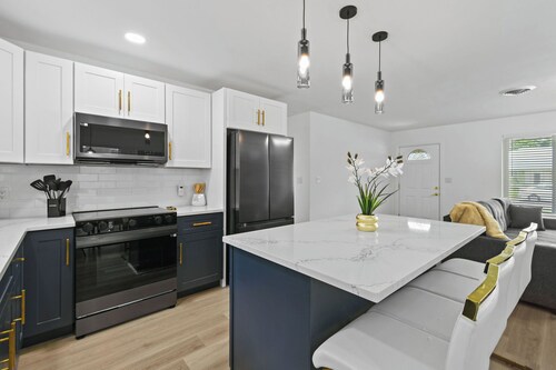 Incredible 4-bedroom home in Tequesta FL with AC, WiFi and absolute comfort.