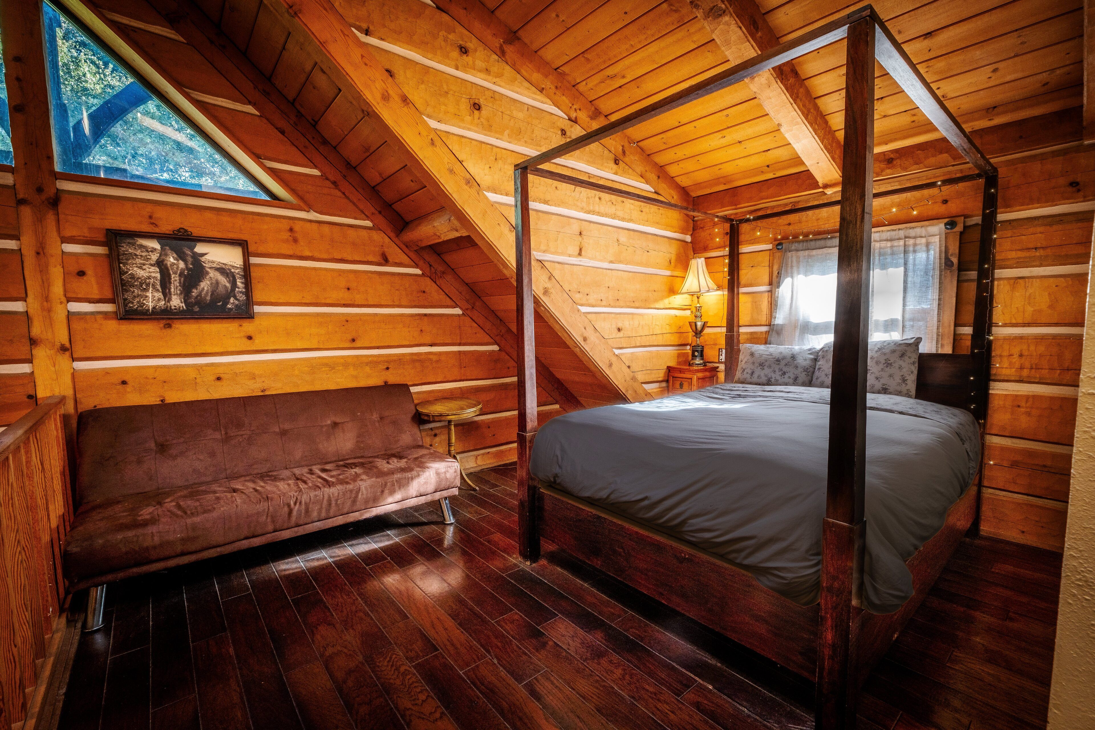 4 habitaciones, tabla de planchar con plancha, wifi y ropa de cama 